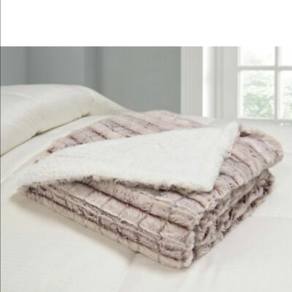 Royal Luxe micro link Sherpa throw blanket